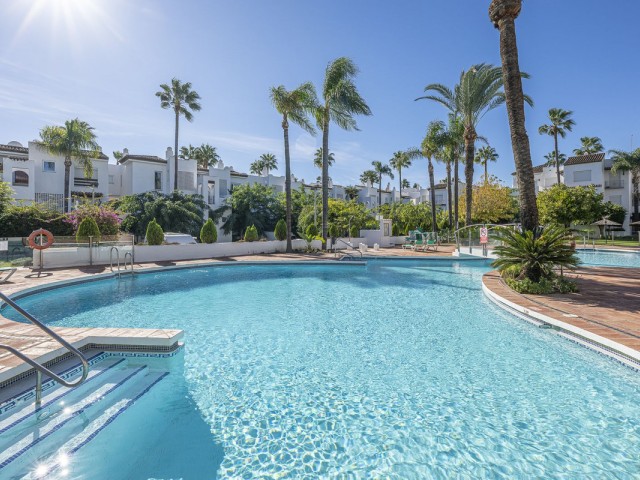 2 Bedrooms Apartment in Estepona