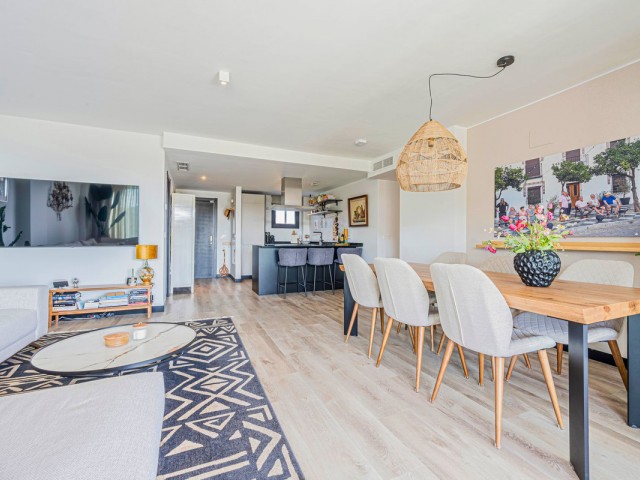 Apartamento con 4 Dormitorios  en Mijas