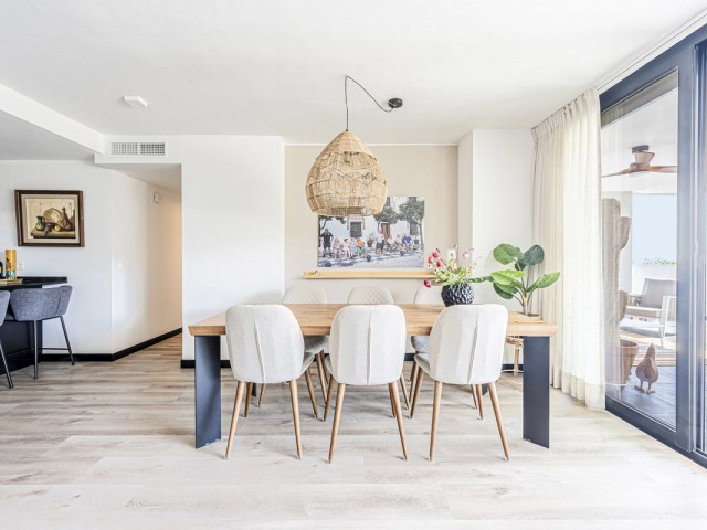 Apartamento con 4 Dormitorios  en Mijas