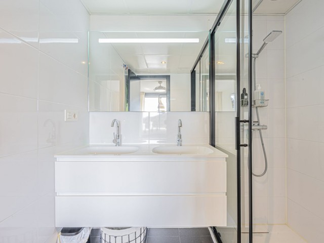 Apartamento con 4 Dormitorios  en Mijas