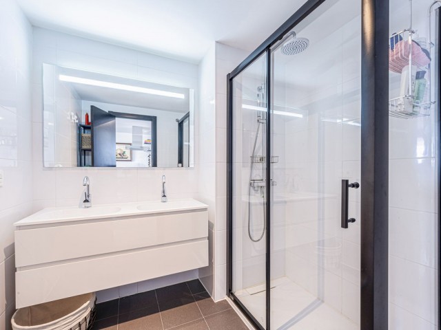 Apartamento con 4 Dormitorios  en Mijas