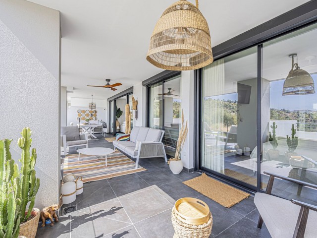 Apartamento con 4 Dormitorios  en Mijas