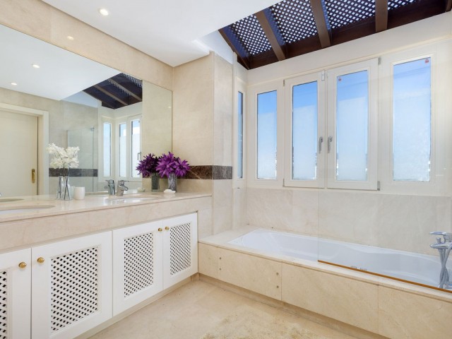 3 Bedrooms Apartment in Benahavís