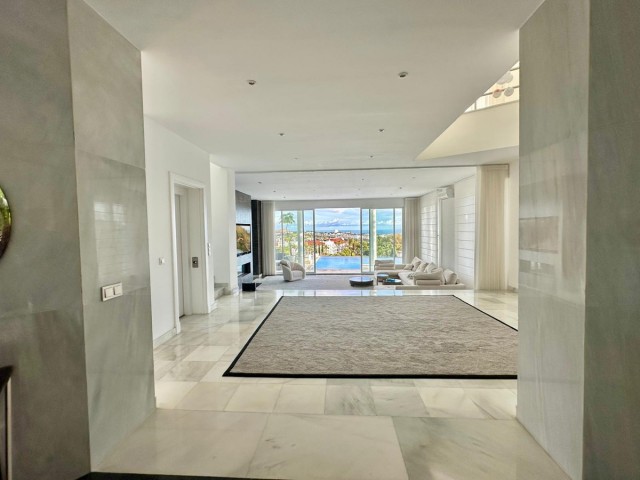 4 Bedrooms Villa in Benahavís