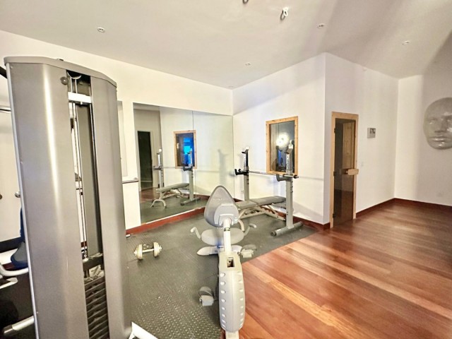 4 Bedrooms Villa in Benahavís