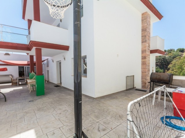 5 Sovrums Villa i Mijas Costa