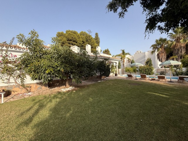 Villa avec 4 Chambres  à Estepona