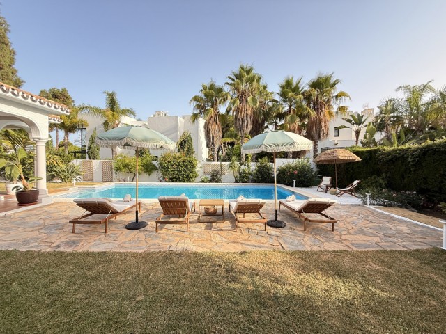 Villa avec 4 Chambres  à Estepona