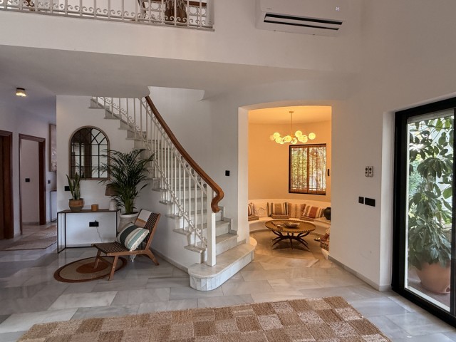 Villa avec 4 Chambres  à Estepona