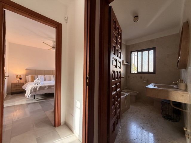 Villa avec 4 Chambres  à Estepona