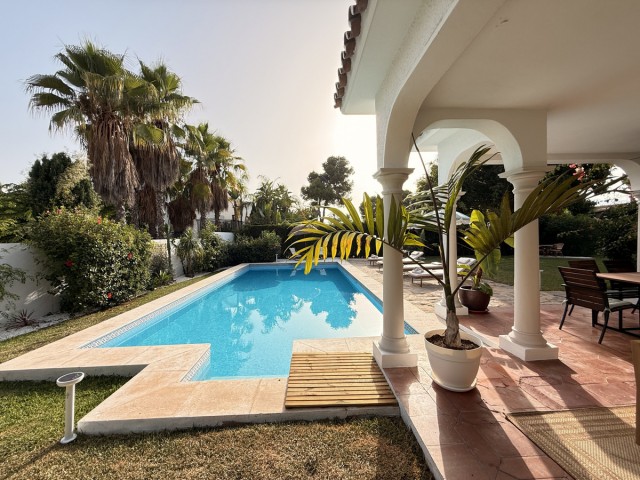 Villa avec 4 Chambres  à Estepona