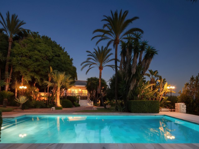 Villa con 10 Dormitorios  en Marbella