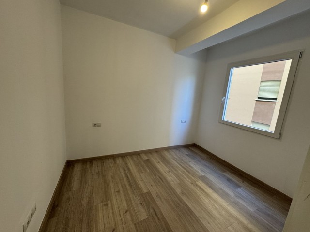 Apartamento con 3 Dormitorios  en Málaga Centro