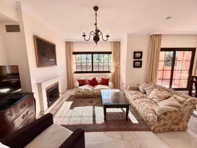 Apartamento con 4 Dormitorios  en Hacienda del Sol