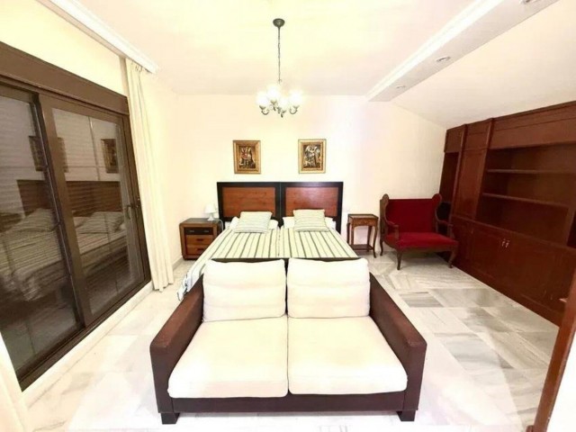 Apartamento con 4 Dormitorios  en Hacienda del Sol