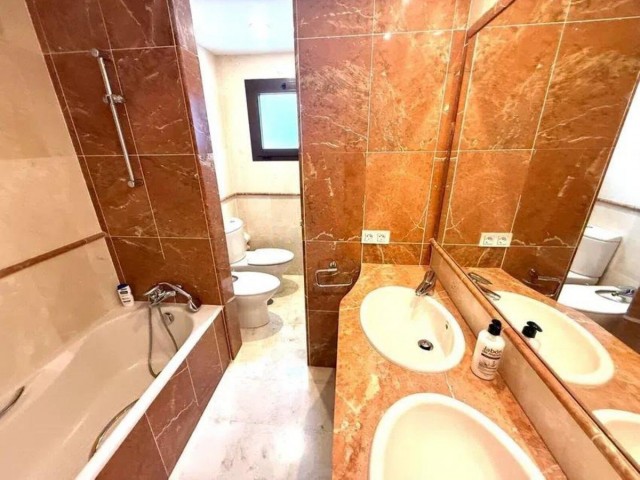 Apartamento con 4 Dormitorios  en Hacienda del Sol