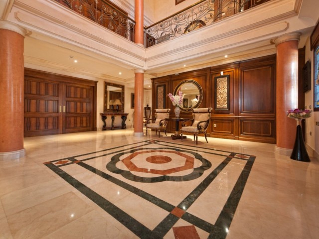 Villa con 7 Dormitorios  en La Cala de Mijas