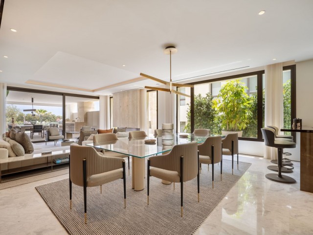 Apartamento con 5 Dormitorios  en Marbella