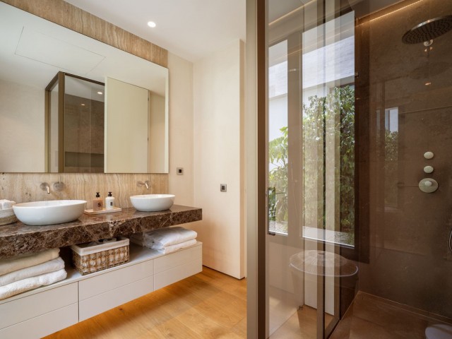 Apartamento con 5 Dormitorios  en Marbella