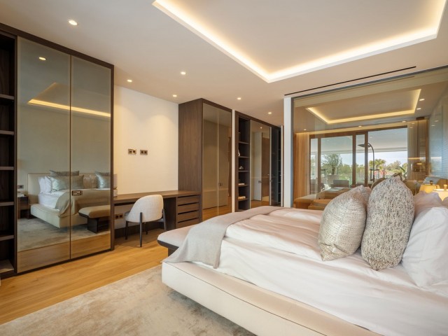 Apartamento con 5 Dormitorios  en Marbella