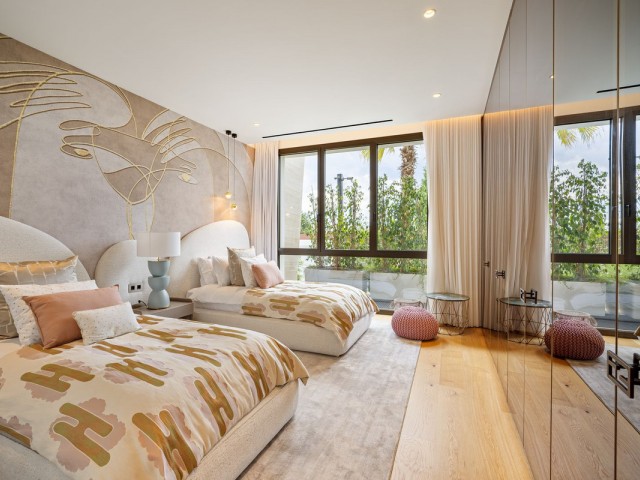 Apartamento con 5 Dormitorios  en Marbella