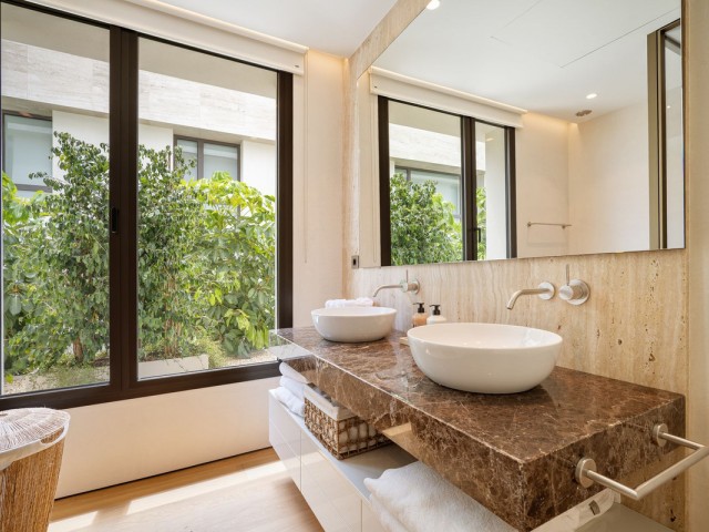 Apartamento con 5 Dormitorios  en Marbella