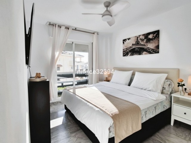 Apartamento con 2 Dormitorios  en Puerto Banús