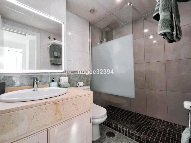 Apartamento con 2 Dormitorios  en Puerto Banús