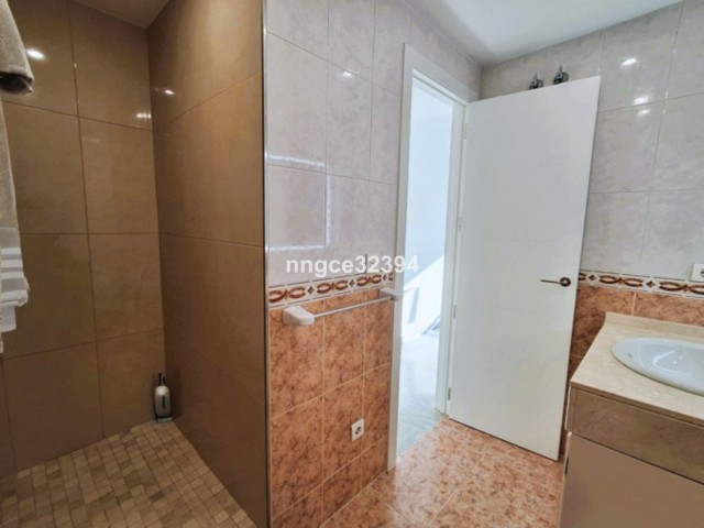 Apartamento con 2 Dormitorios  en Puerto Banús