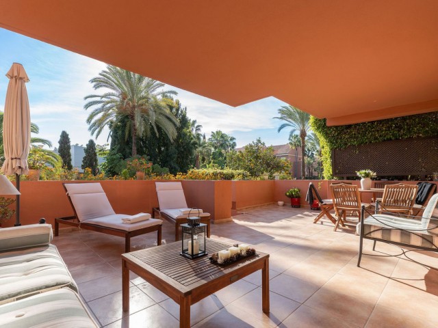 Apartamento con 2 Dormitorios  en Marbella