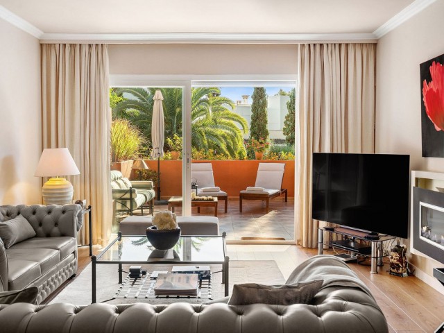 Apartamento con 2 Dormitorios  en Marbella