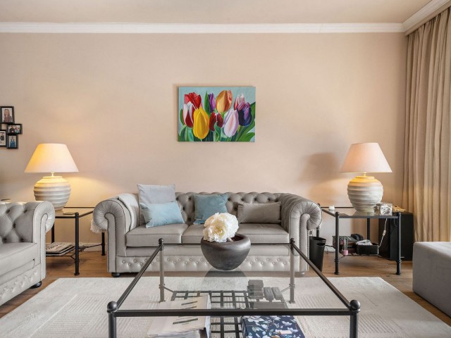 Apartamento con 2 Dormitorios  en Marbella