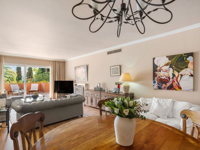 Apartamento con 2 Dormitorios  en Marbella