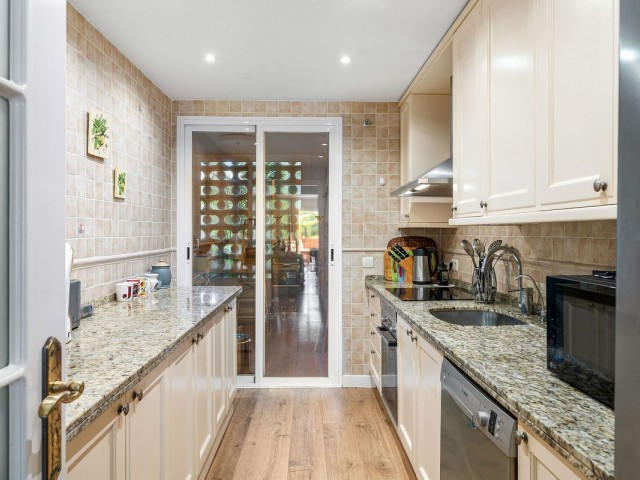 Apartamento con 2 Dormitorios  en Marbella