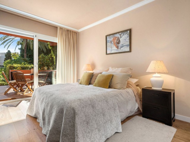 Apartamento con 2 Dormitorios  en Marbella