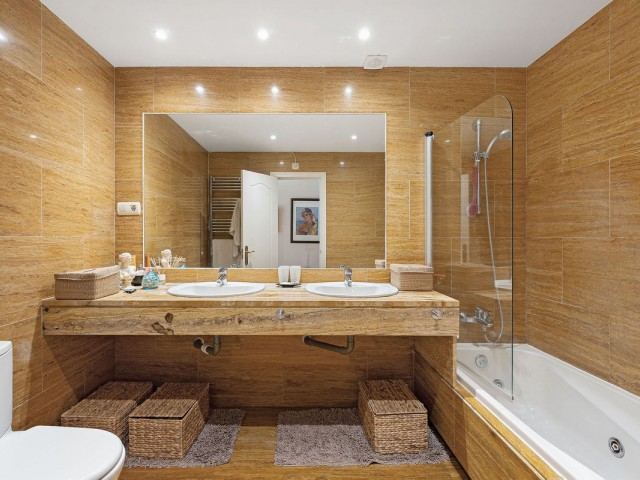 Apartamento con 2 Dormitorios  en Marbella