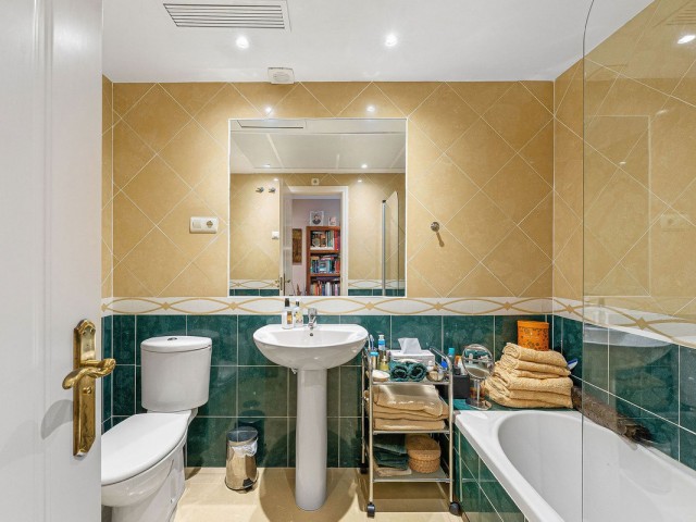 Apartamento con 2 Dormitorios  en Marbella