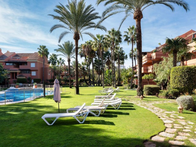 Apartamento con 2 Dormitorios  en Marbella