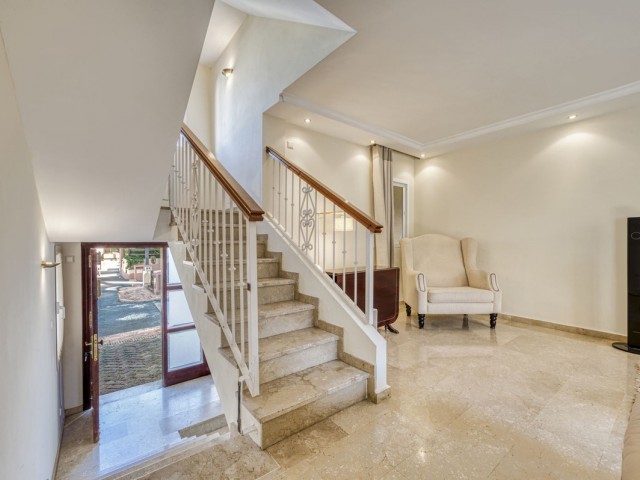 Adosado con 3 Dormitorios  en Marbella