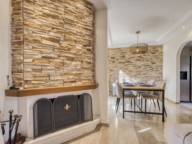 Adosado con 3 Dormitorios  en Marbella