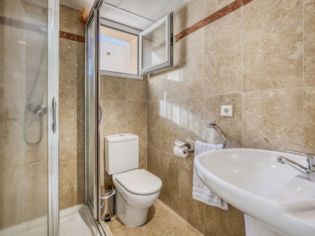 Adosado con 3 Dormitorios  en Marbella