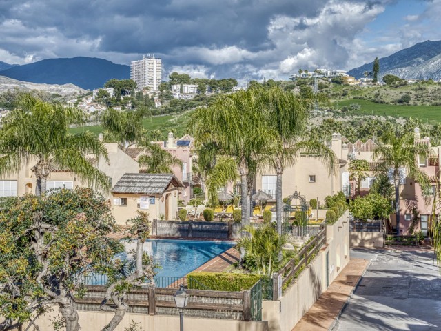 Adosado con 3 Dormitorios  en Marbella