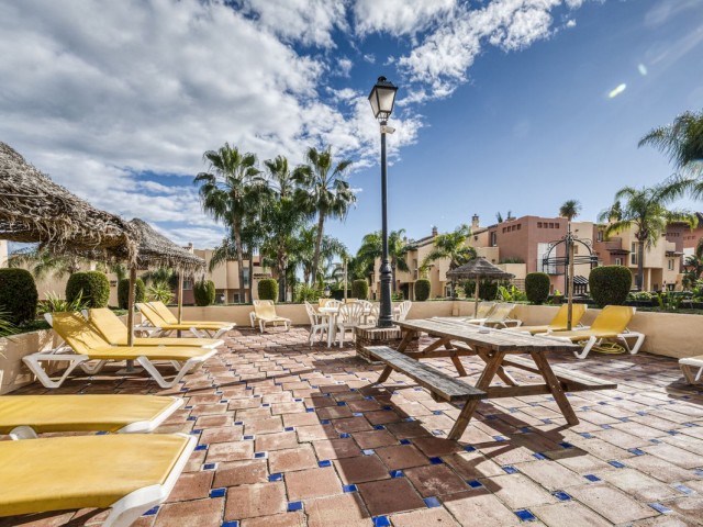 Adosado con 3 Dormitorios  en Marbella