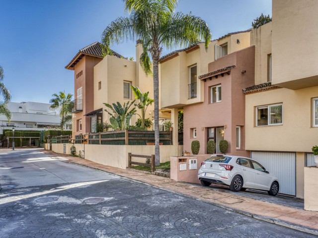 3 Bedrooms Townhouse in Marbella