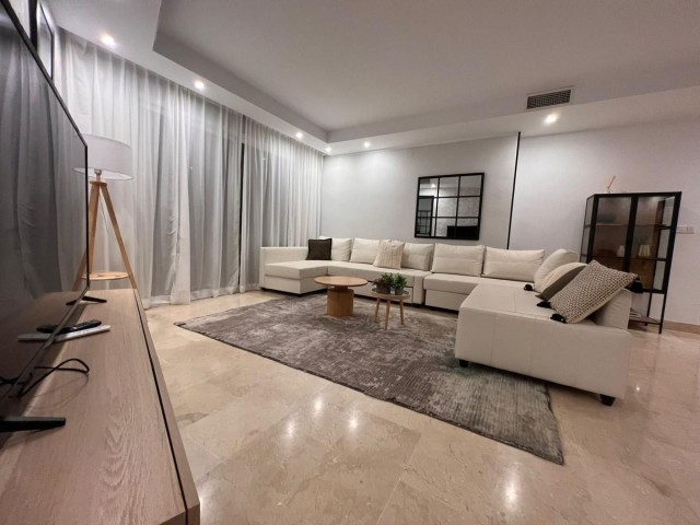 Apartamento con 3 Dormitorios  en Marbella