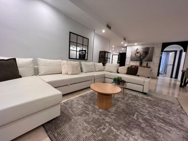 Apartamento con 3 Dormitorios  en Marbella