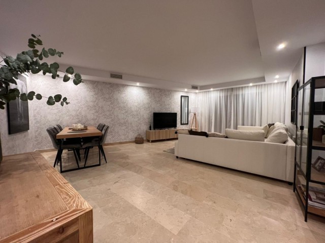 Apartamento con 3 Dormitorios  en Marbella