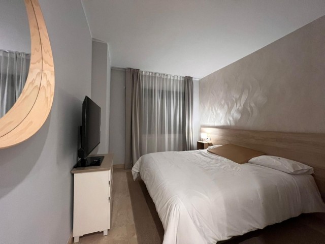 Apartamento con 3 Dormitorios  en Marbella