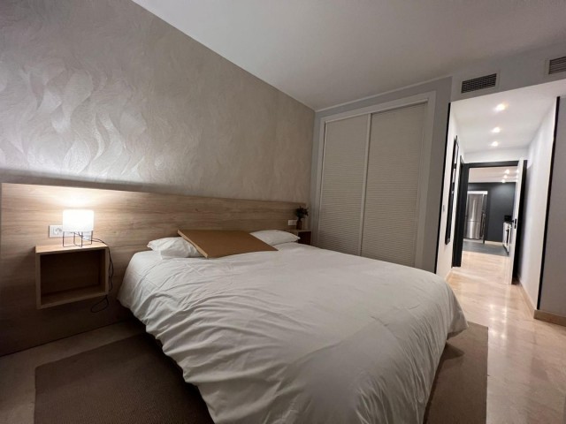 Apartamento con 3 Dormitorios  en Marbella