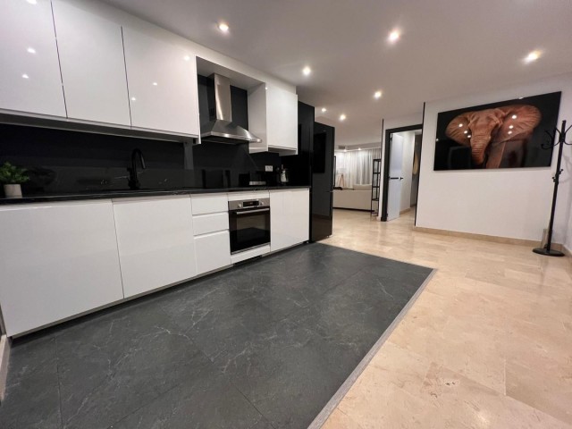 Apartamento con 3 Dormitorios  en Marbella